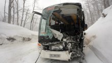 Epilog teškog sudara autobusa i kamiona: Jedan vozač na intenzivnoj, troje putnika na odjelu