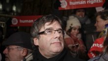 Bivši katalonski čelnik Puigdemont poručio iz zatvora da se ne predaje