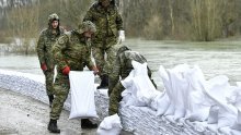 Pogledajte kako Hrvatska vojska zečjim nasipima brani mjesta kod Jasenovca