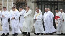 Procesijom na zagrebačkom Kaptolu počeli obredi Velikog trodnevlja