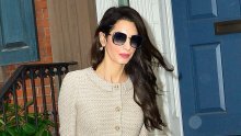 Amal Clooney: Zaposlena mama očarala elegantnim poslovnim lookom