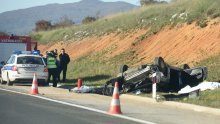 U blizini Požege u frontalnom sudaru s kamionom poginuo mladić, dvije osobe teško ozlijeđene