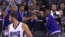 Divac i igrači Kingsa u čudu nakon ovog poteza malenog beka