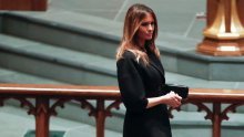 Nije skidala osmijeh s lica: Svi pričaju o Melanijinom ugodnom razgovoru s Obamom