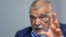 Mesić čestitao Trumpu i ponudio pomoć