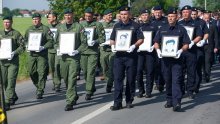 Mimohodom obilježena godišnjica ubojstva 12 policajaca u Borovu selu 1991.