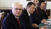 Josipović na Facebooku komentirao sjednicu VNS-a