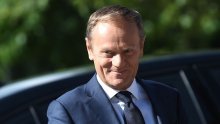 Tusk pozvao May da prione poslu