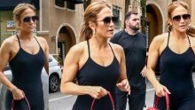 Nakon Hermes Kelly od 120 tisuća kuna, Jennifer Lopez 'prošetala' i personaliziranu Valentino torbicu