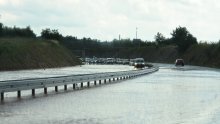 Nevjerojatni prizori s Istarskog ipsilona: Bujica poplavila cestu, promet blokiran