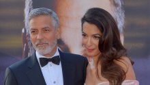 Amal i George Clooney s djecom doputovali na Sardiniju