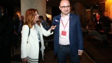 Milijan Brkić postrojava HDZ-ovce: Gotovo je s putovanjima