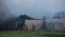 Požar na svinjogojskoj farmi PIK-a Vinkovci pod nadzorom, strahuje se da je stradalo više tisuća svinja