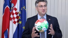 [VIDEO] Plenković loptom u glavu pogodio svog predstojnika Ureda