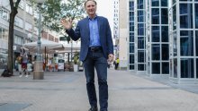 Dan Brown prošetao središtem Zagreba, susreo se s obožavateljima i poručio: Ovdje je divno!