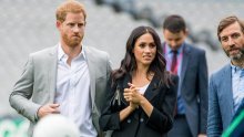 Pod pritiskom bake Elizabete: Princ Harry ne želi više vidjeti Meghan Markle u odijelima