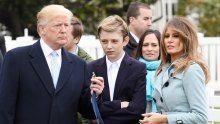 Barron Trump možda je smisao za modu naslijedio od majke, ali zato sve više sliči ocu