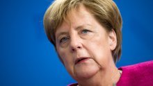 Merkel poručila May: Na njoj je red da nam kaže kako dalje