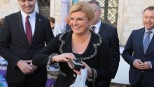 Pogledajte kako se Kolinda Grabar Kitarović u Dubrovniku nosi s fakultetskim obvezama