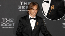 Luka Modrić ukrasio se predimenzioniranim brošem na kojem su buba i kruna; šalje li nam to možda neku poruku?