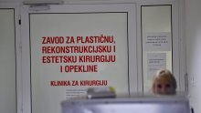 Operiran vatrogasac koji je teško stradao u eksploziji na utakmici u Splitu