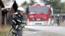 Gusti dim na jugozapadu Zagreba, gore dvije barake u Lučkom