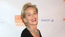 Fatalna Sharon Stone osvanula u toplesu na naslovnici magazina