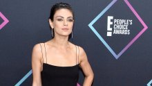 Mila Kunis zablistala u prelijepoj maloj crnoj haljini