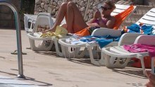 Evo zašto Nevena Rendeli na plaži uvijek izgleda šik