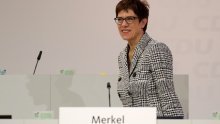 Nova šefica njemačkog CDU-a preispitat će liberalnu migrantsku politiku Angele Merkel