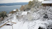 Snježna mećava pogodila Makarsku rivijeru, bijeli se i na Braču