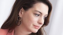 Anne Hathaway priznala: ‘Nemam problema s alkoholom, samo s mamurlukom’