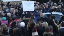 Stotine građana na skupu potpore pedijatrici u Metkoviću