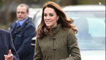 Casual look joj baš dobro stoji: Ni Kate Middleton nije odoljela hit čizmama