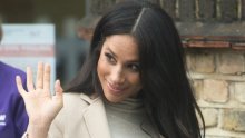 Meghan efekt ne slabi: Zavladala neviđena pomama za bež haljinom iz H&M-a