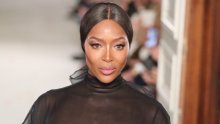 Povratak u velikom stilu: Naomi Campbell nakon 14 godina ponovno na pisti u haljini koja otkriva grudi