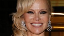 Pamela Anderson zbunila Twitter objavom o Hrvatskoj: Koje je to vijesti gledala?