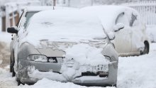 Tisuće vozila zaglavilo u snijegu na autocesti, vatrogasci spasili 200 vozača