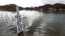 [VIDEO] Sava nabujala u Zagrebu, u susjednoj BiH poplava nosi sve pred sobom