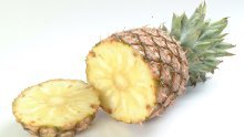 Znate li kako se zapravo jede ananas?