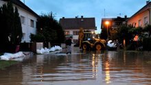 Sava probila nasip, dvoje mještana Rajeva sela nestalo