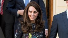 Kate Middleton: Novi look i stari trik s torbicom