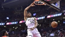 Kakva večer u NBA ligi! Evo kako je Giannis blokadama izludio Embiida, Ante Žižić opet oduševio