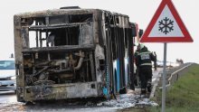 Izgorio autobus kod Delnica, putnici jedva spasili živu glavu