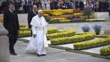 Papa brijačima i frizerima poručio da se okane 'tračanja' u salonima