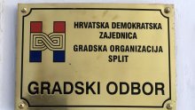 Policija traži provalnika koji je demolirao prostorije HDZ-a i pričao s bistom Franje Tuđmana