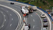 [FOTO/VIDEO] Na autocesti Rijeka-Zagreb izbjegnuta tragedija; pogledajte kako je cisterna 'zaplesala' i zaustavila se nasred vijadukta