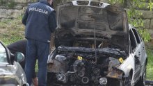 [FOTO/VIDEO] U Solinu gorio još jedan automobil, ovaj put na meti se našao skupocjeni BMW