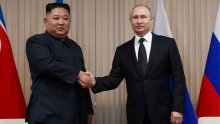 Putin i Kim s kiselim osmjesima započeli prvi službeni sastanak