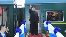 [VIDEO] Oklopni vlak kojim putuje Kim Jong un otporan je na metke, granate i nuklearni napad, a krije i druge tajne